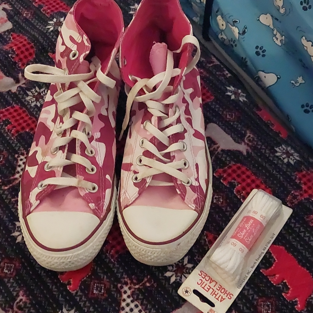 Converse pink Camo High Tops